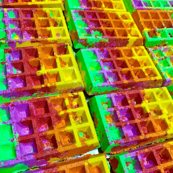 Fruity pebbles waffle bath bomb - Picture 4 of 7